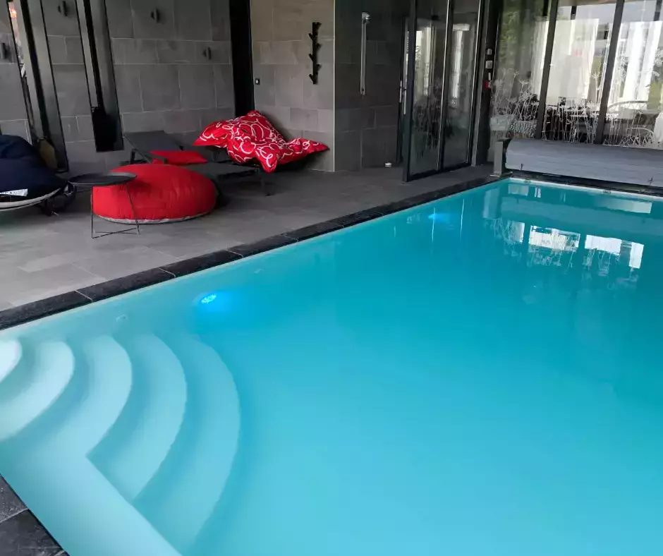 piscine intérieure constructeur pisciniste