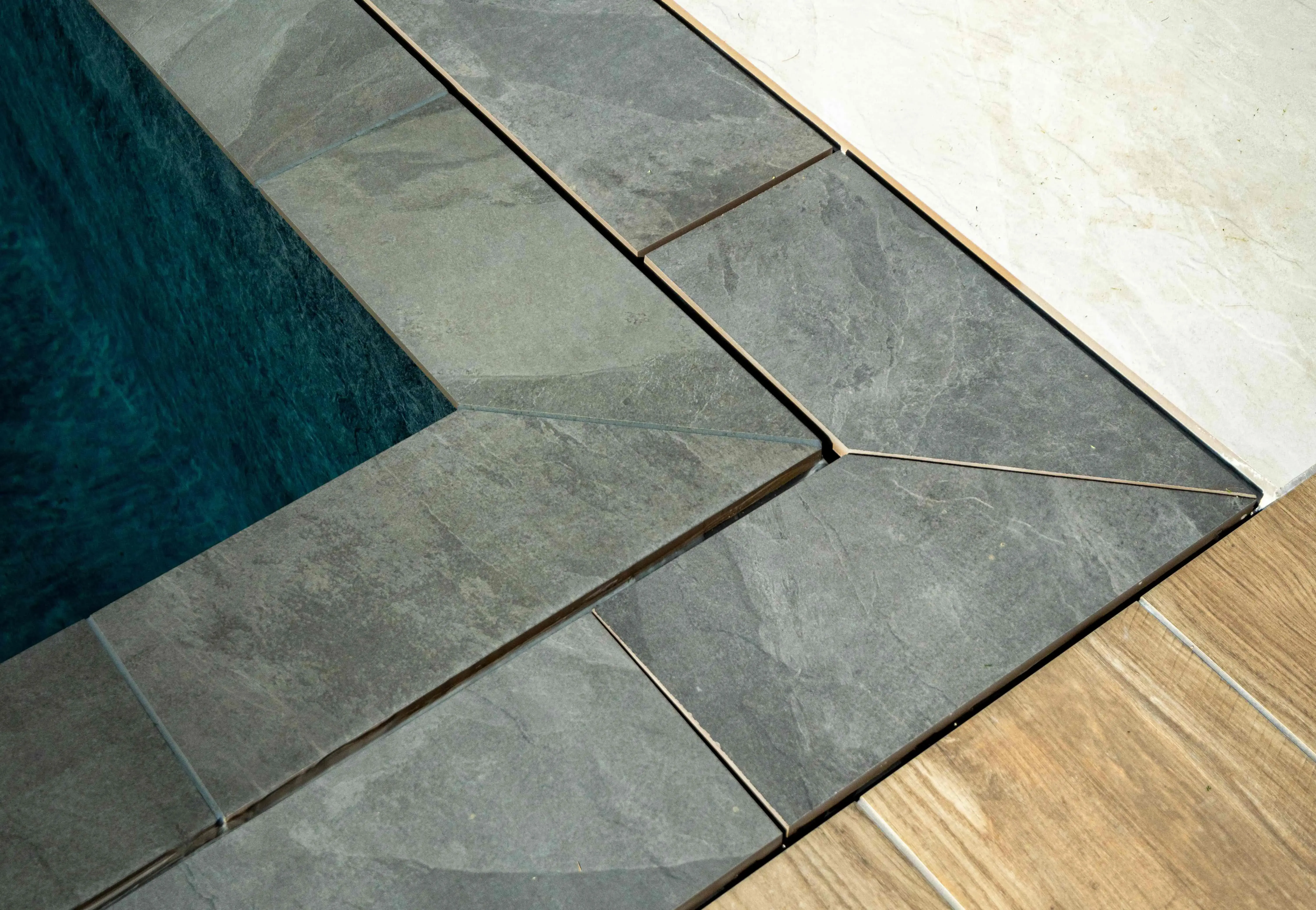 Piscine miroir & maison contemporaine Angers