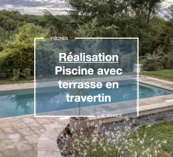 miniature Une piscine d'un ton olive avec une terrasse en travertin une piscine d'un ton olive avec une terrasse en travertin.