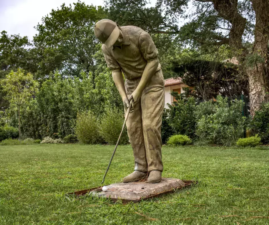 statue golfeur jardin